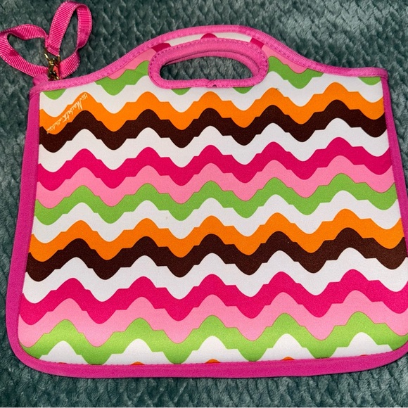 S MACBETH COLLECTION by Margaret Josephs Chevron Zipper Neoprene Lunch Bag Tote - Picture 1 of 7